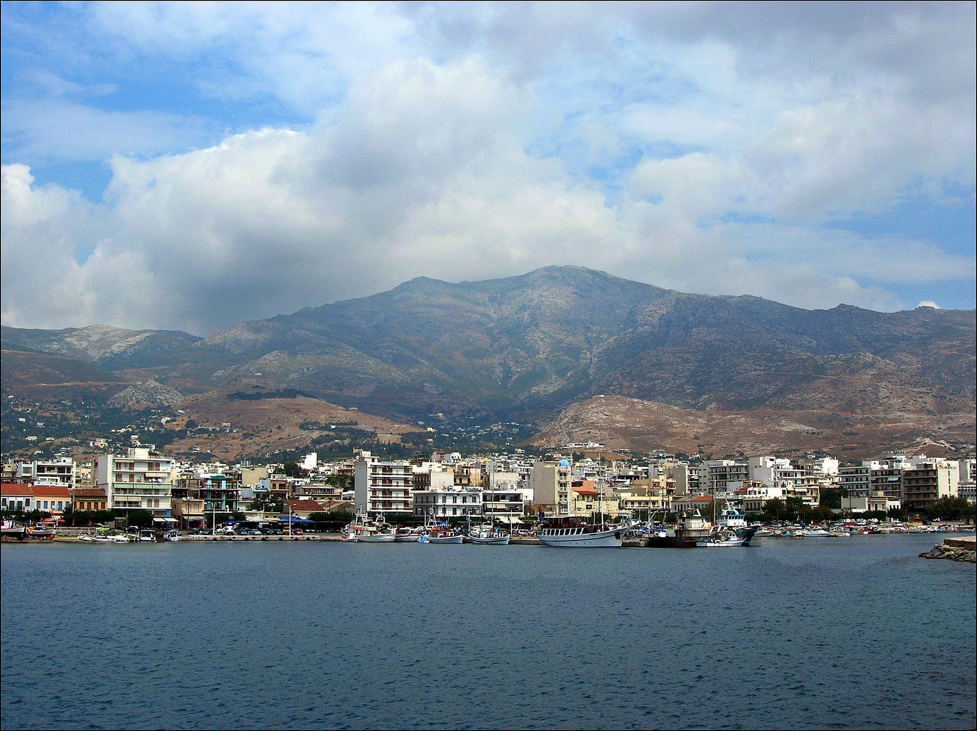 Επιπλέον δρομολόγια με Ραφήνα ζητά η Κάρυστος